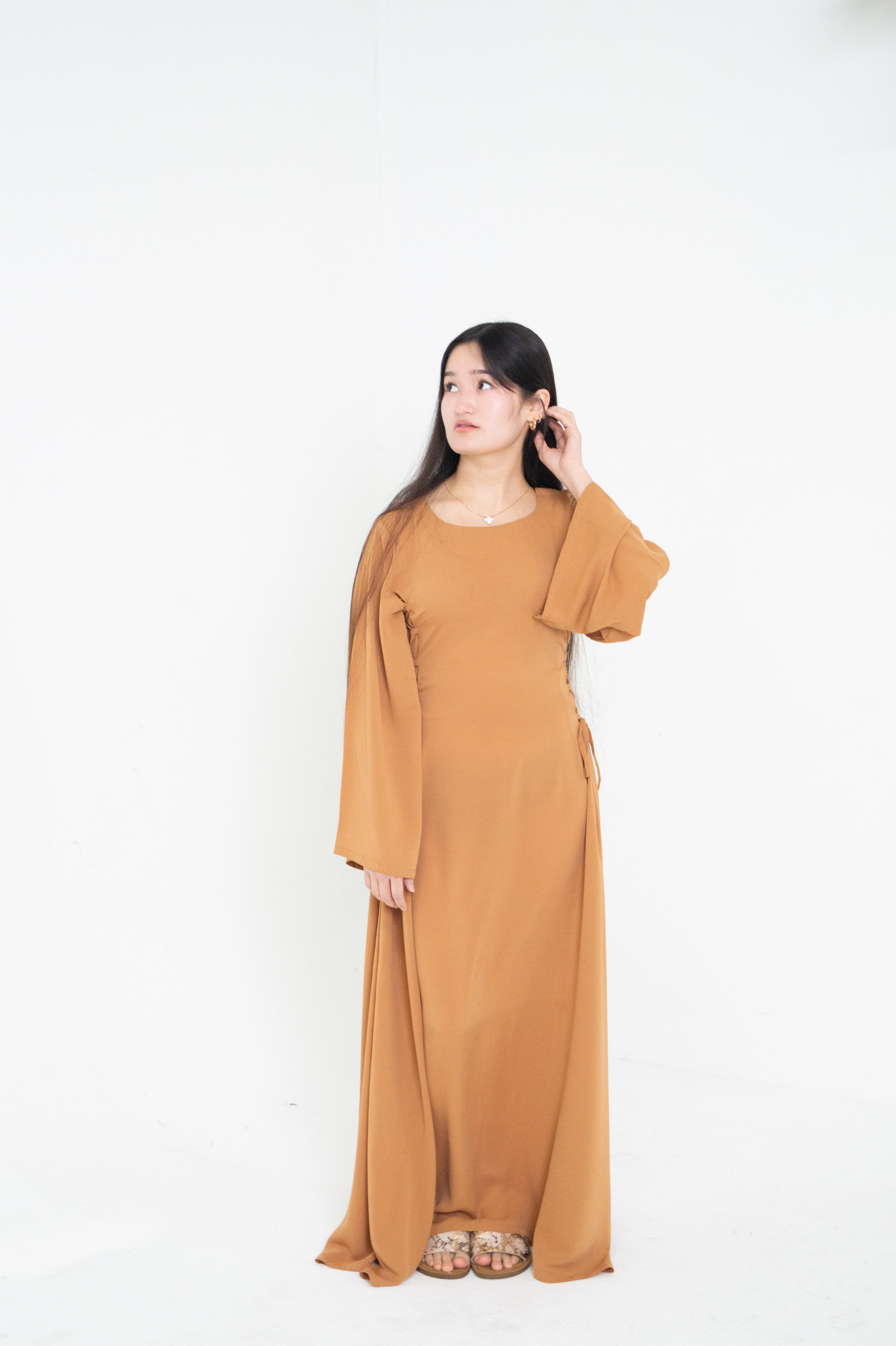 Dune Lace Abaya