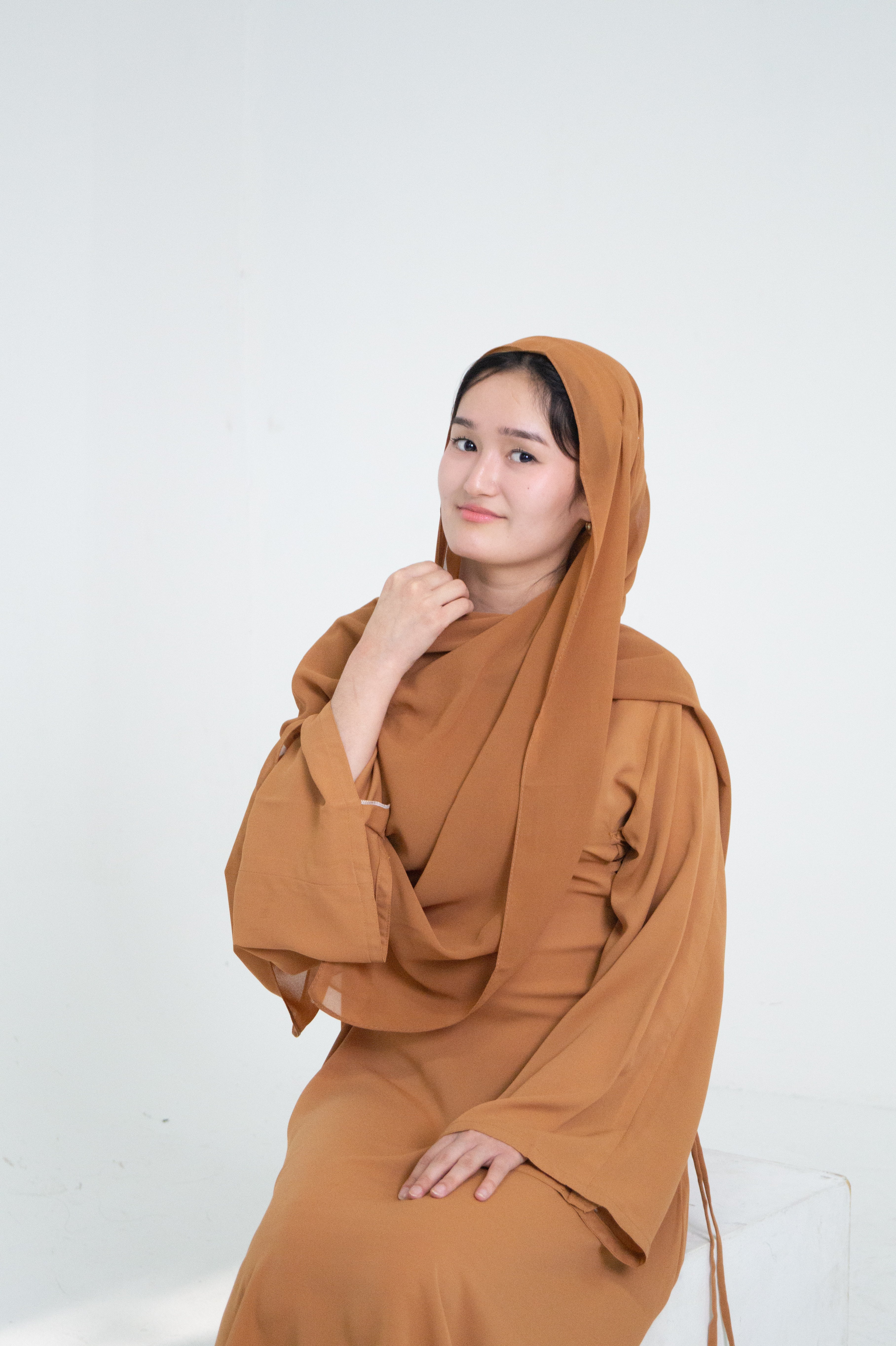 Dune Lace Abaya