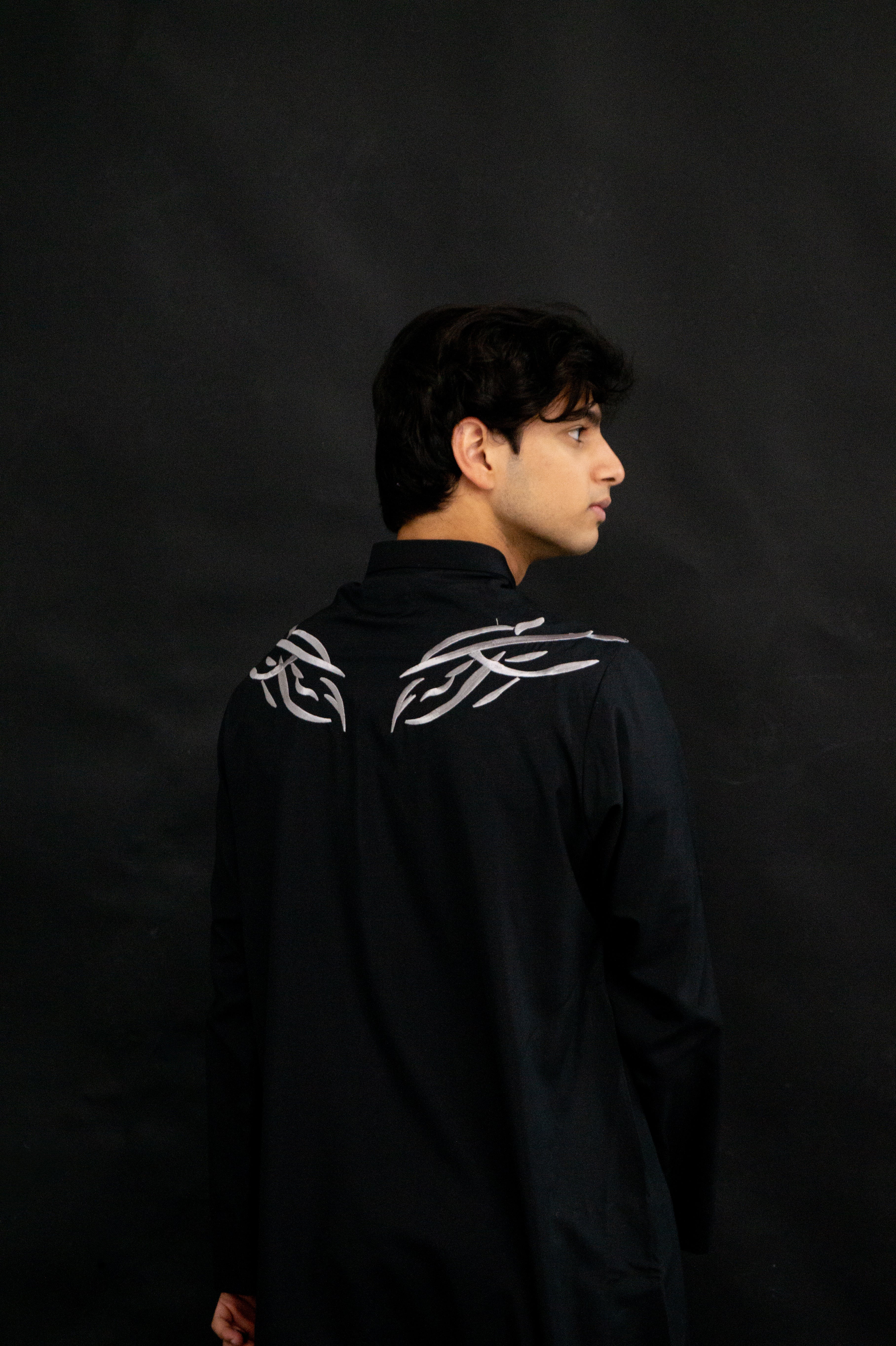 DeNative Calligraphy Thobe - Cyber