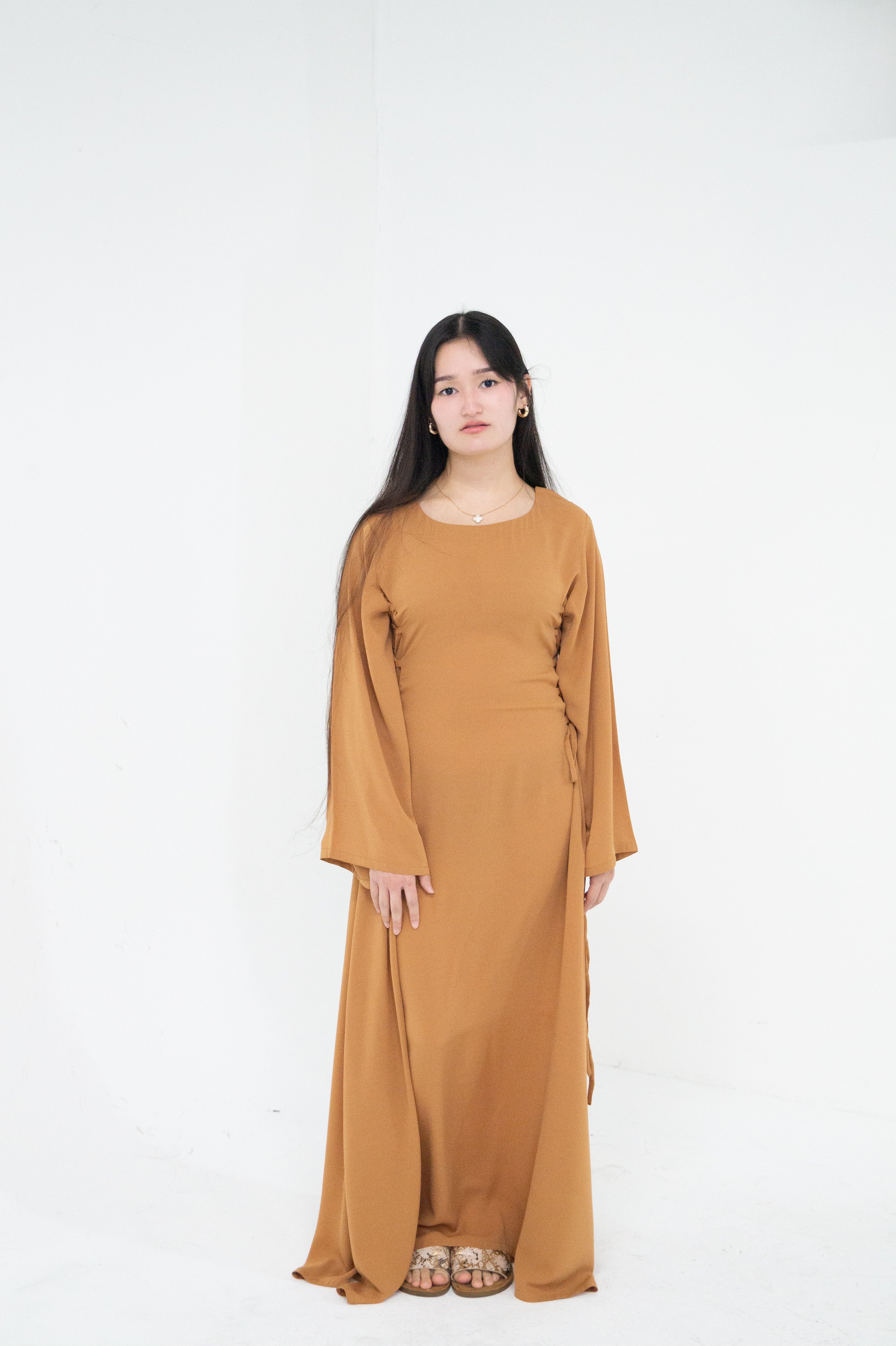 Dune Lace Abaya