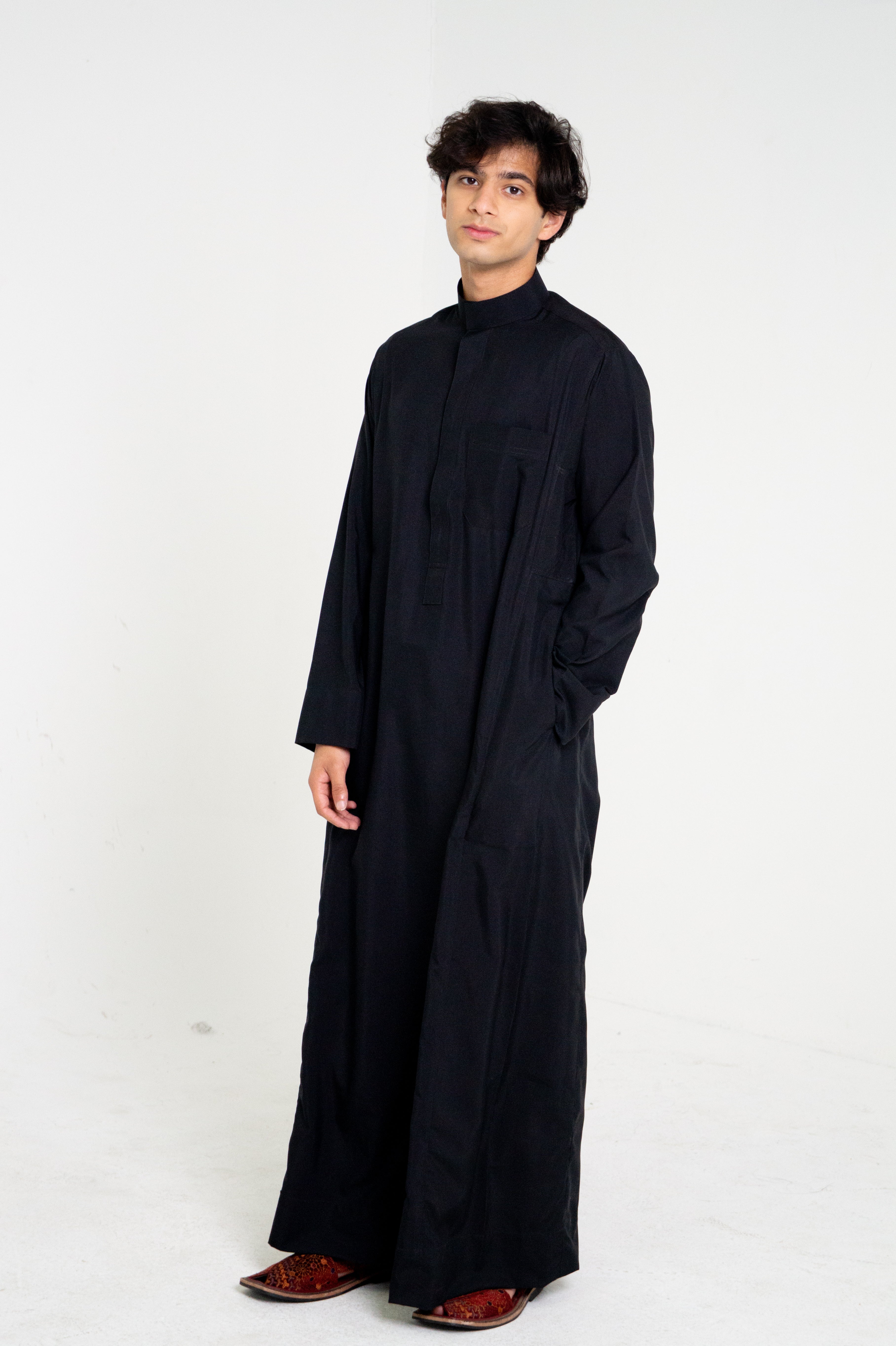 DeNative Thobe - Classic Black